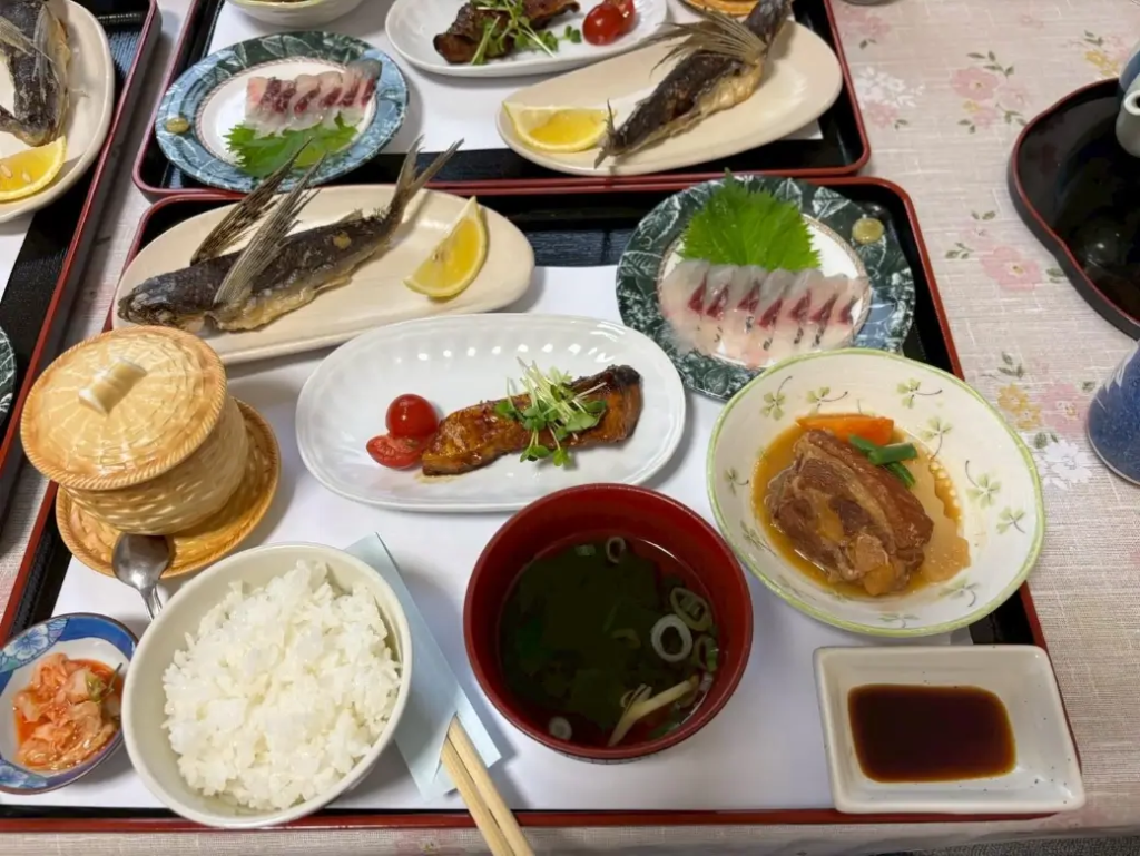 屋久島研修出張　野沢園blog　　トビウオのから揚げなどの夕食